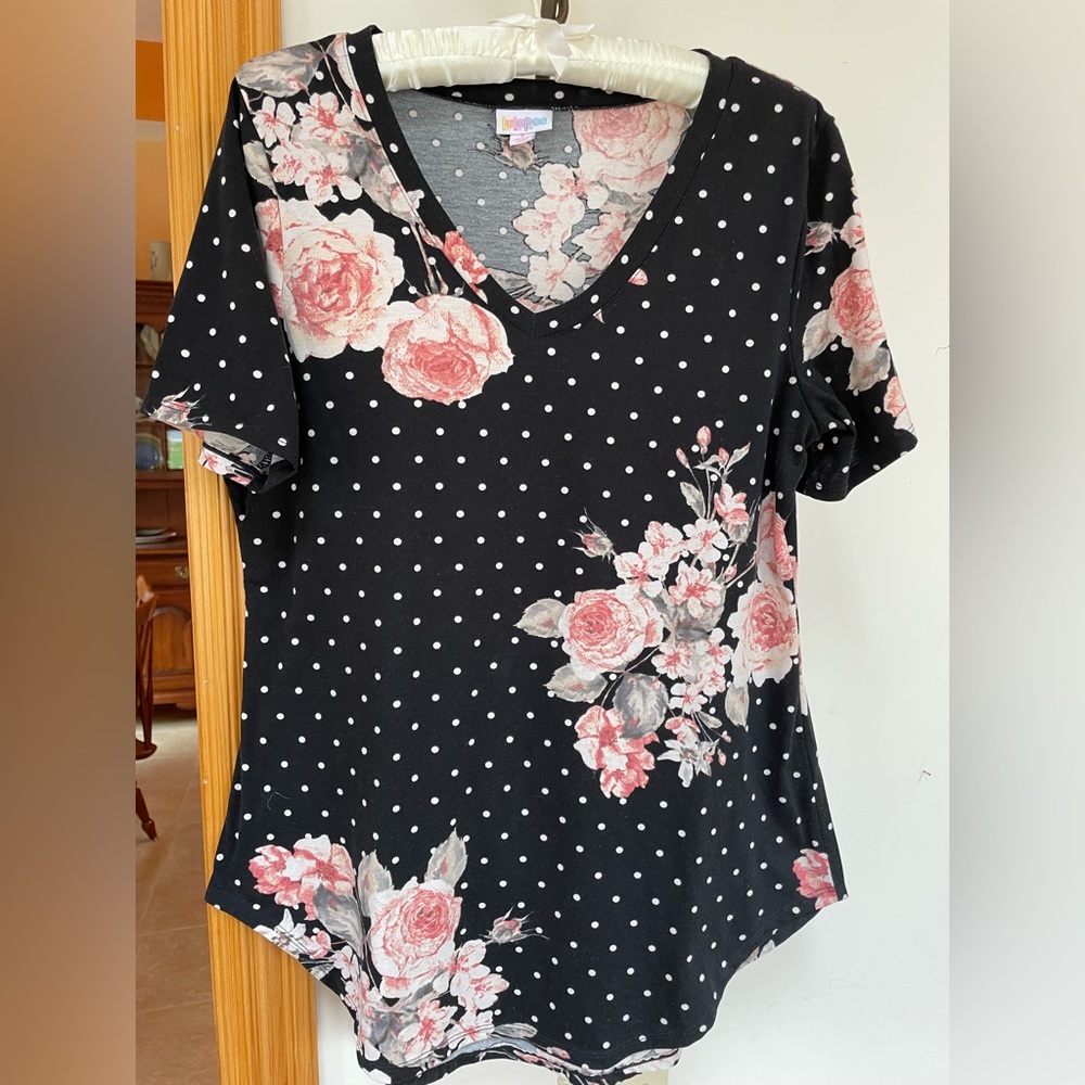 🔵 LuLaRoe t-shirt floral black/pink